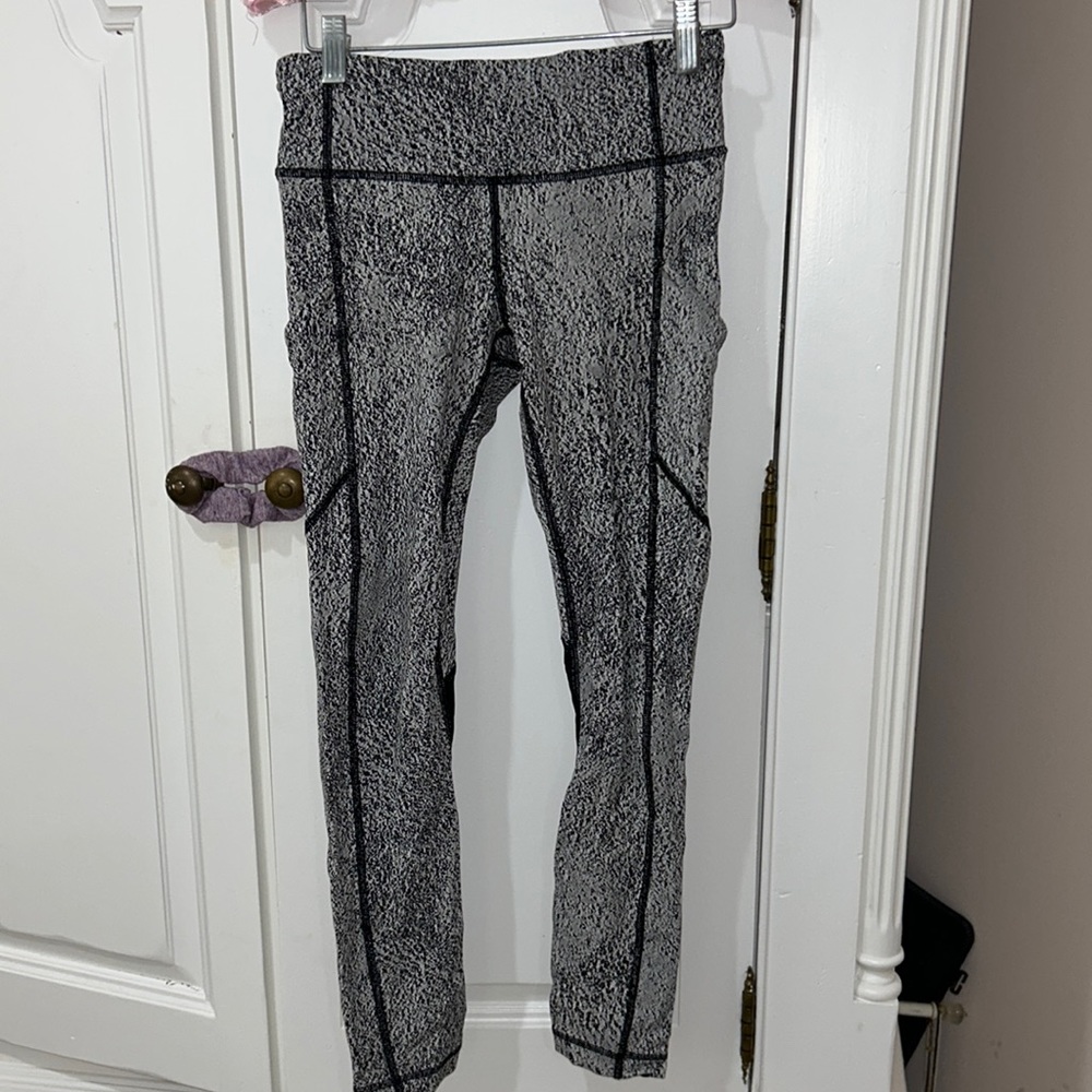Lululemon leggings for workouts. Perfect for running and yoga!